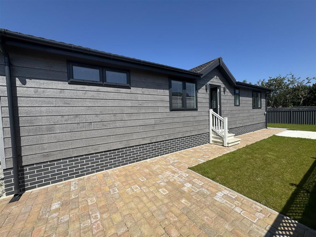 Property photo 1 of 14 Side Elevation