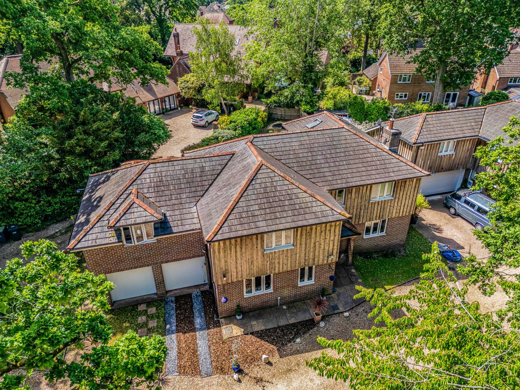 Property photo 2 of 43 Kingswood House-Aerials-Small-Porticomarketing-Fin