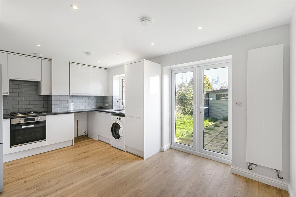 Property photo 2 of 18 Picture No. 31