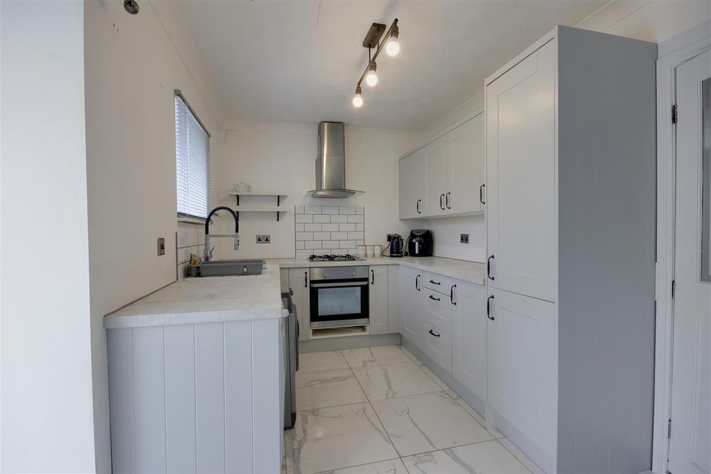 Property photo 3 of 11 Dining Kitchen