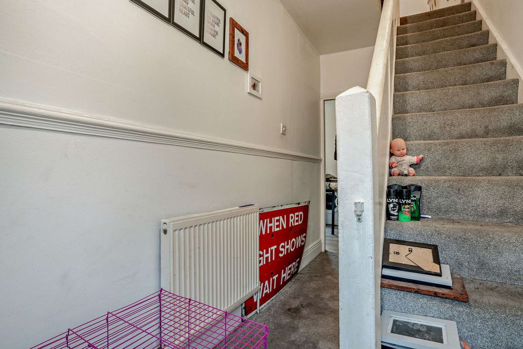 Property photo 3 of 27