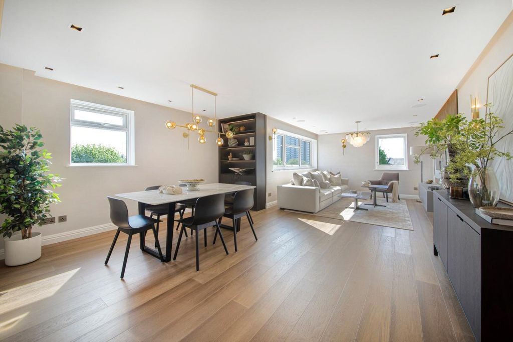 Property photo 1 of 15 Reception