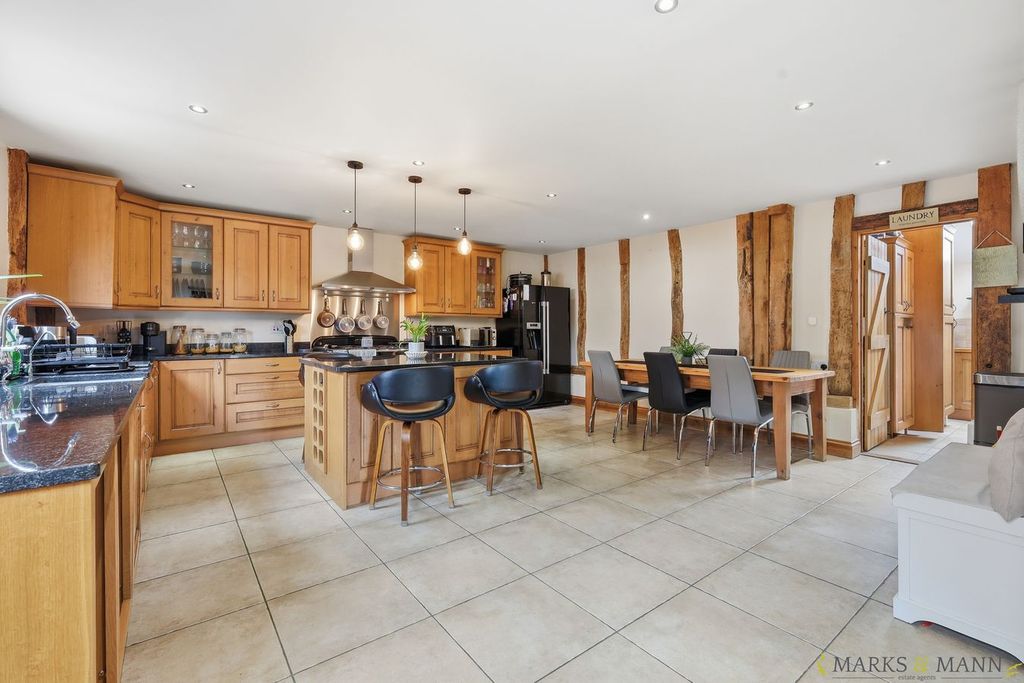 Property photo 2 of 36