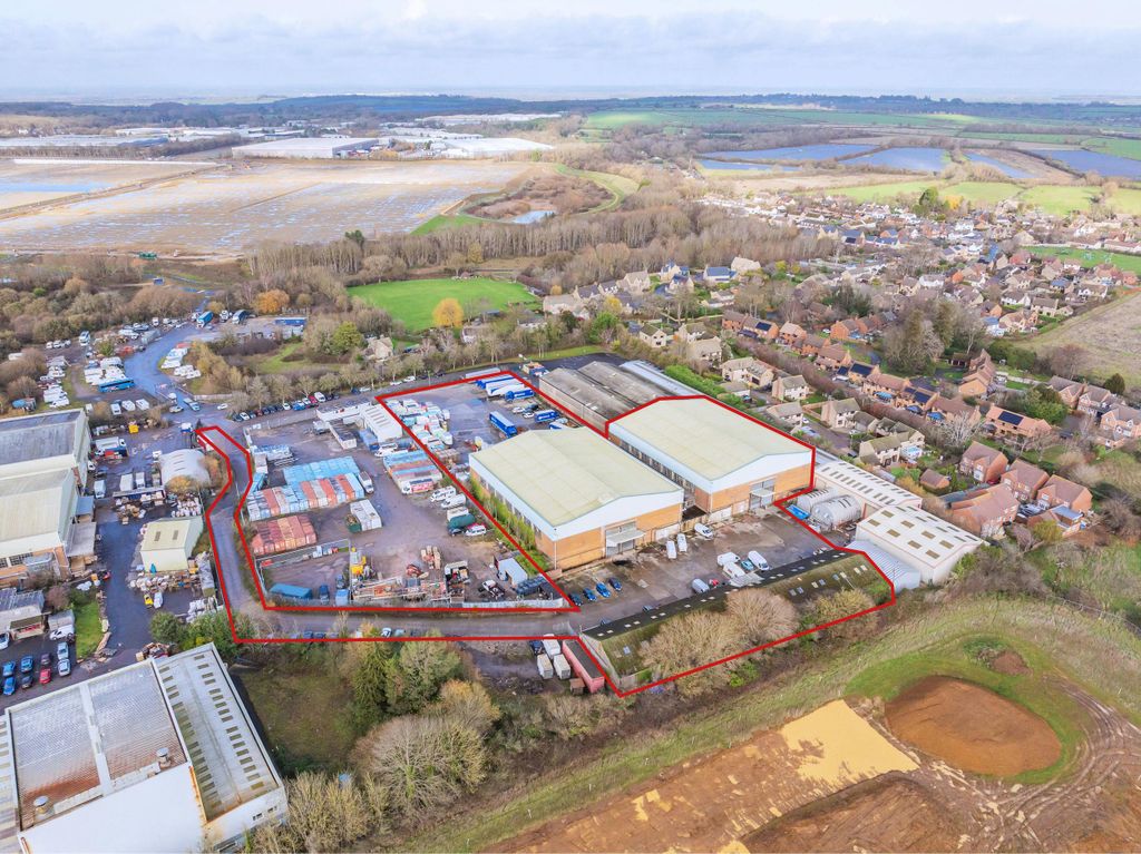 Property photo 2 of 11 Thornhill-Ind.-Est.,-Swindon-68.Jpg