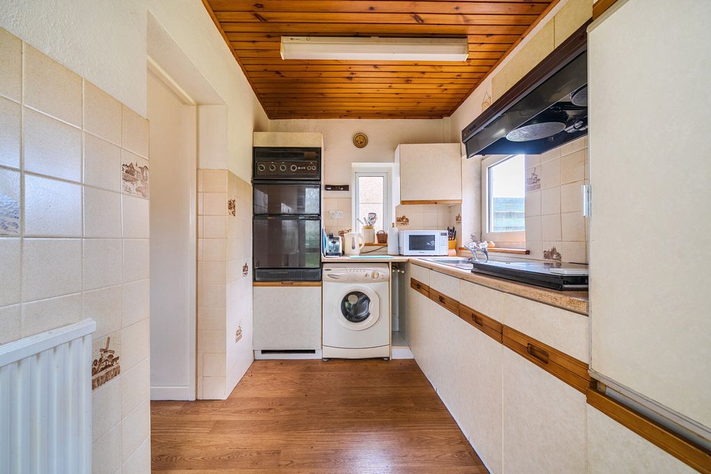 Property photo 3 of 21 7-6Adf72319Ca1A-1...