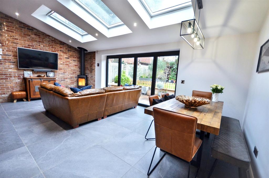 Property photo 2 of 25 Sitting / Dining Room