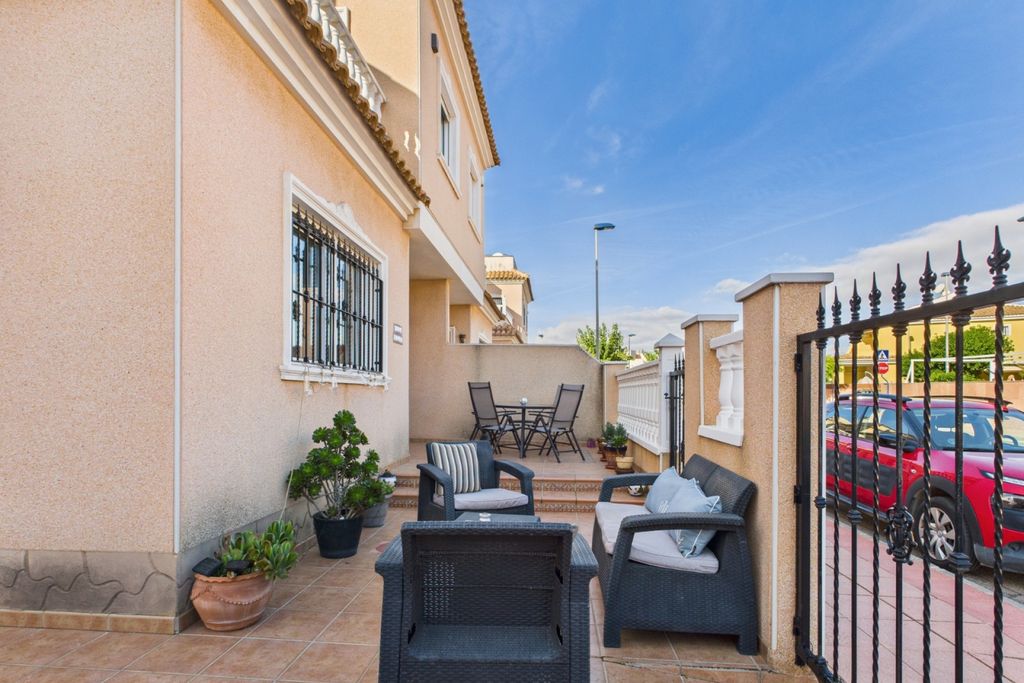 Property photo 2 of 36