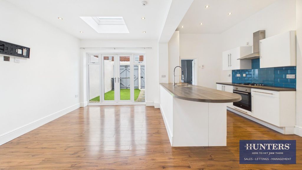 Property photo 3 of 19 Kitchen/Dining Room