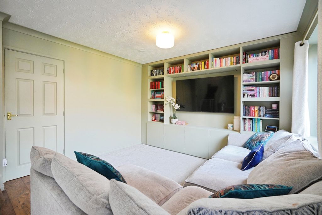 Property photo 2 of 19 Lounge