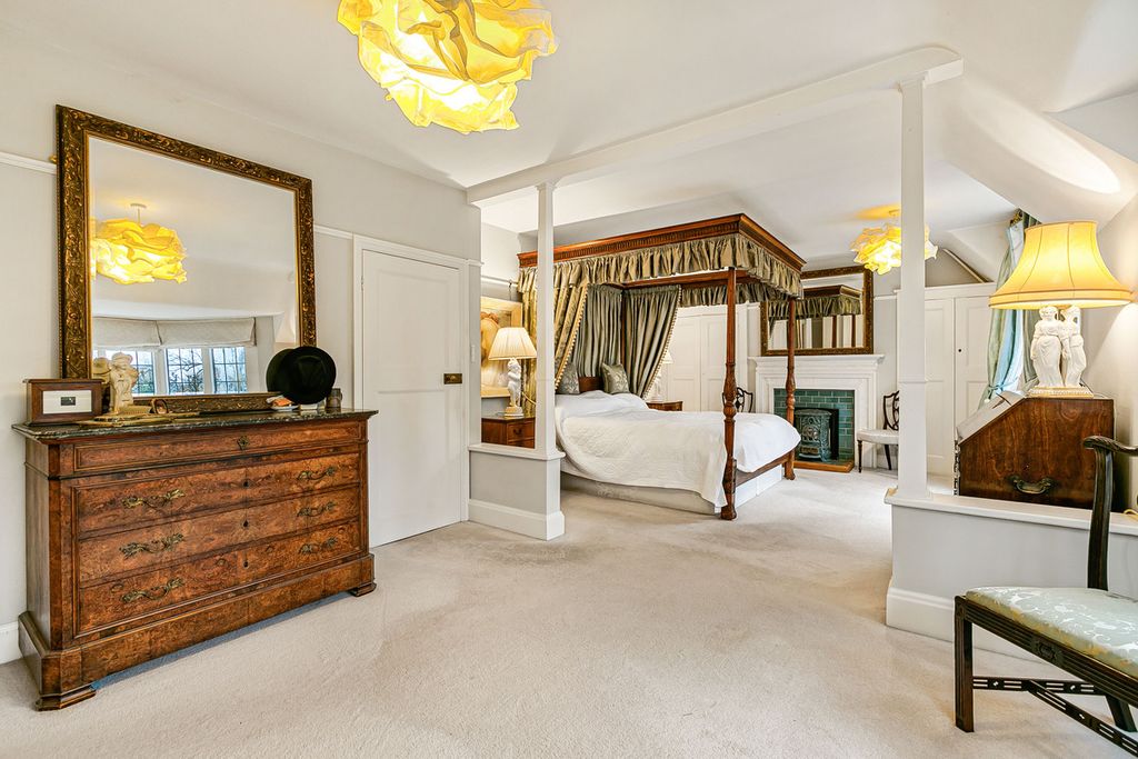 Property photo 3 of 44