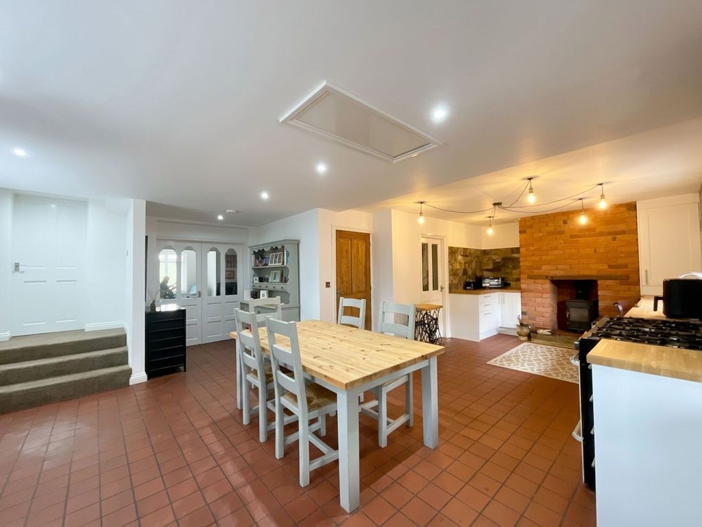 Property photo 2 of 25