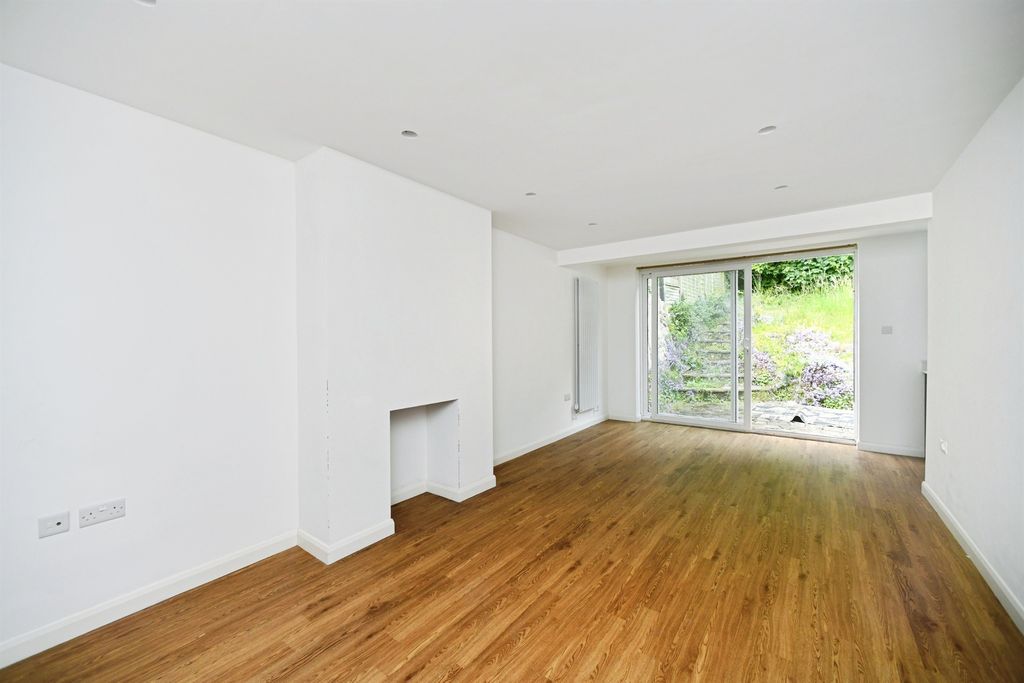Property photo 3 of 23