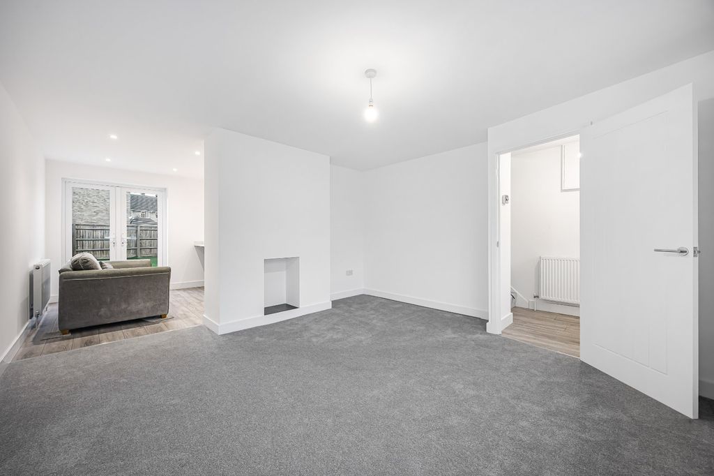 Property photo 3 of 17 Living Room