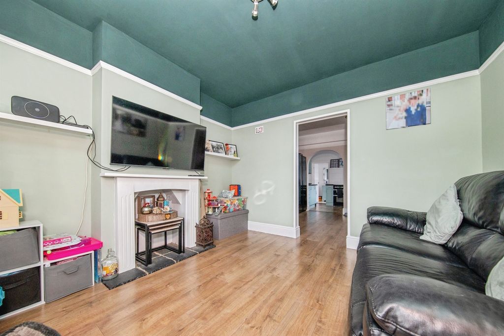 Property photo 2 of 20