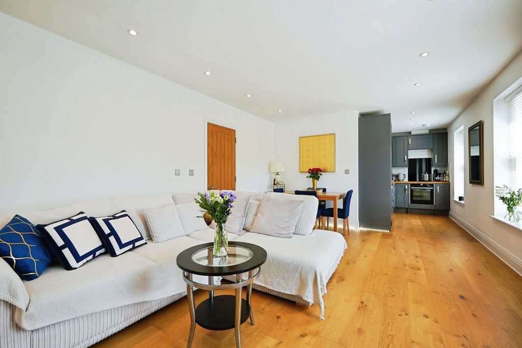 Property photo 3 of 38 Pbox-Img.Jpg