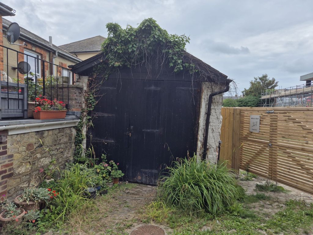 Property photo 1 of 3