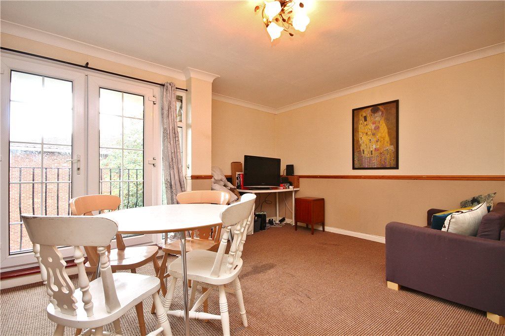 Property photo 3 of 7 Living Room