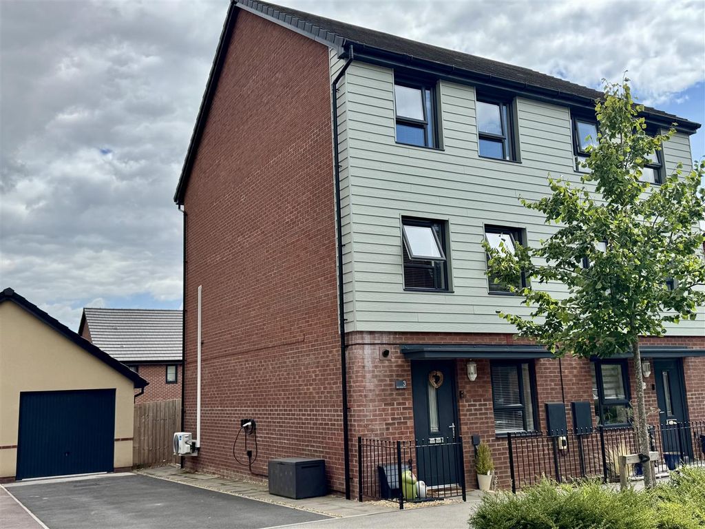 Property photo 1 of 33