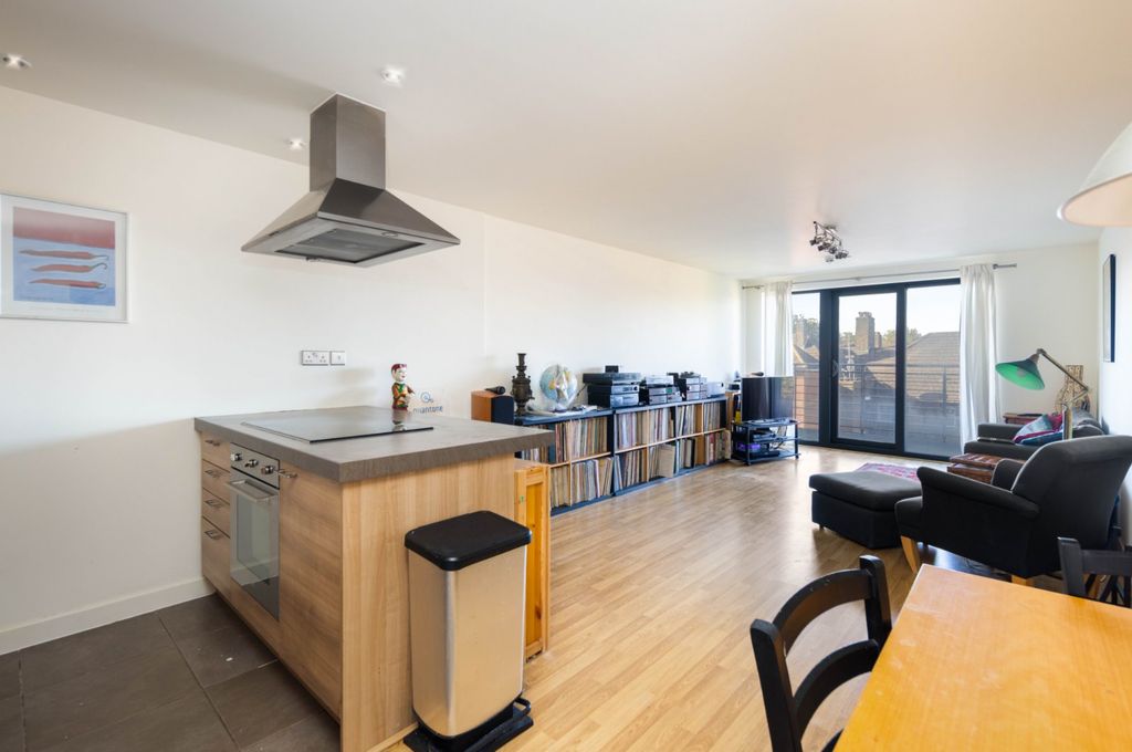 Property photo 1 of 20 Kitchen Reception