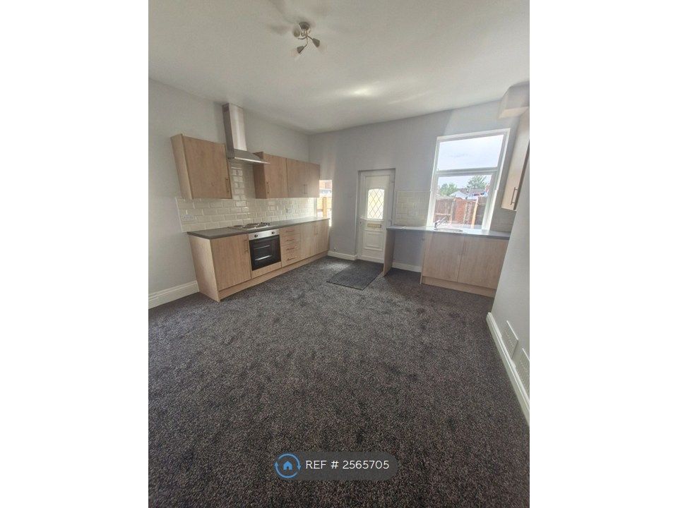 Property photo 3 of 9 Kitchen/Dining Room