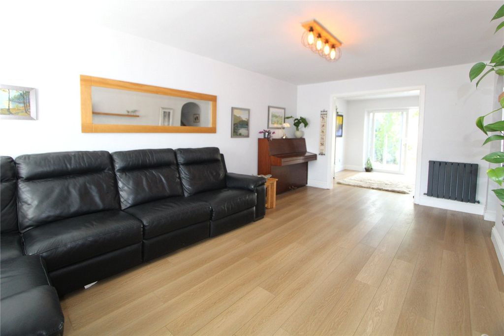 Property photo 3 of 16 Picture No. 05