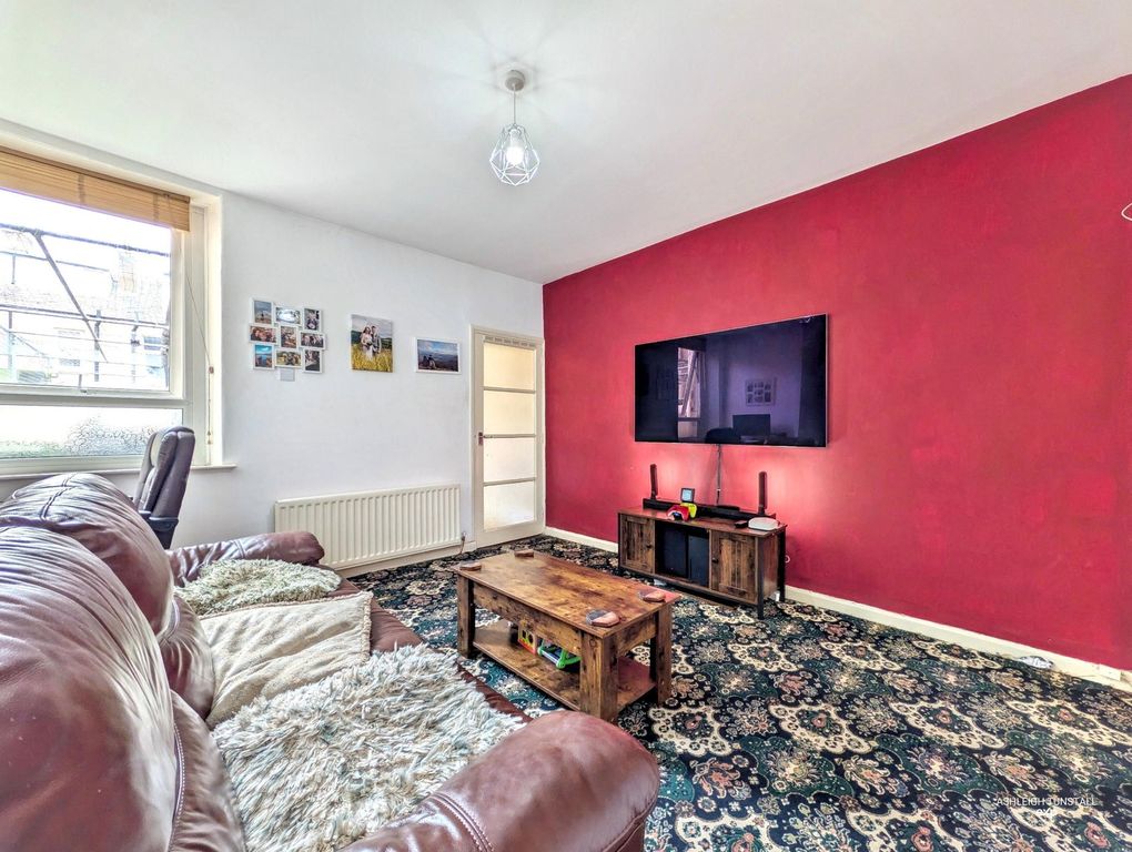 Property photo 3 of 11