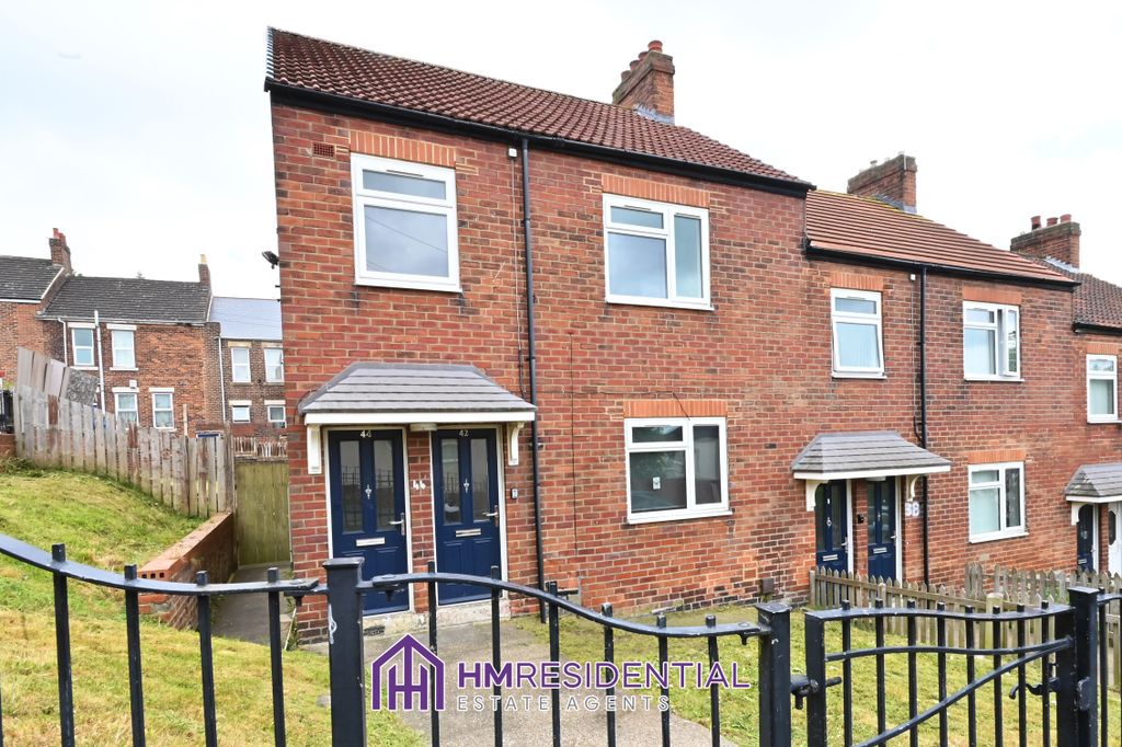 Property photo 1 of 9 2 Bedroom Ground Floor Flat For Rent On Bilbrough Gardens, Benwell, Newcastle Upon Tyne, Ne4 8Ya Available From 01/10/2026 £795.00 Pcm