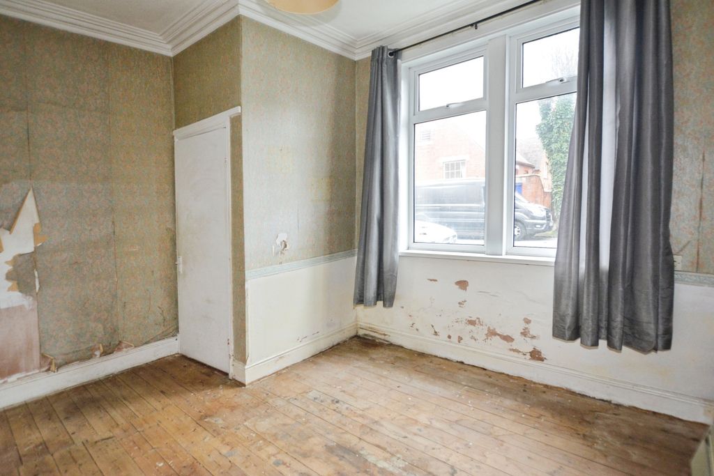 Property photo 2 of 12 Lounge.