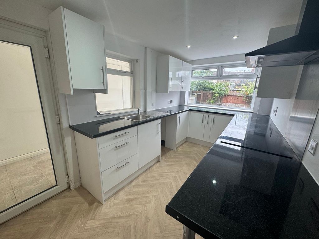 Property photo 3 of 11 Image