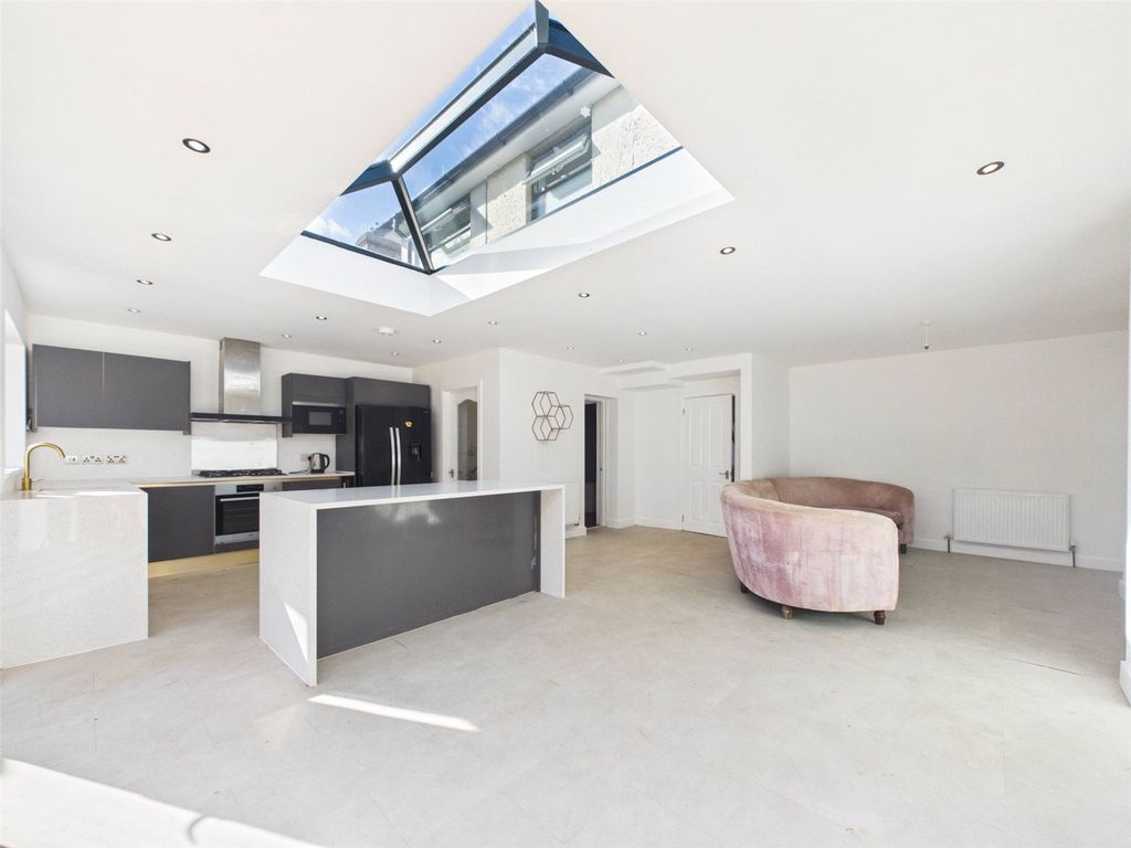 Property photo 2 of 12 Picture No. 04