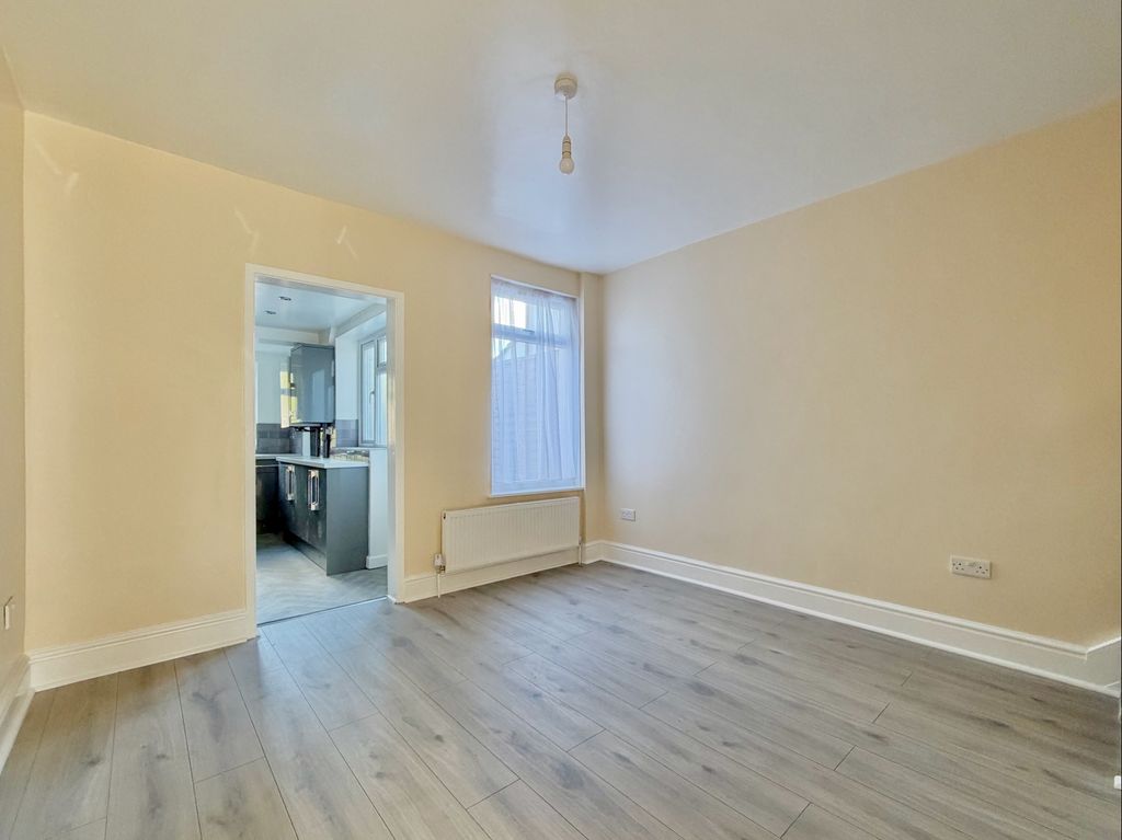 Property photo 3 of 12 Dining Room