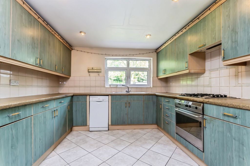 Property photo 2 of 17 Photo