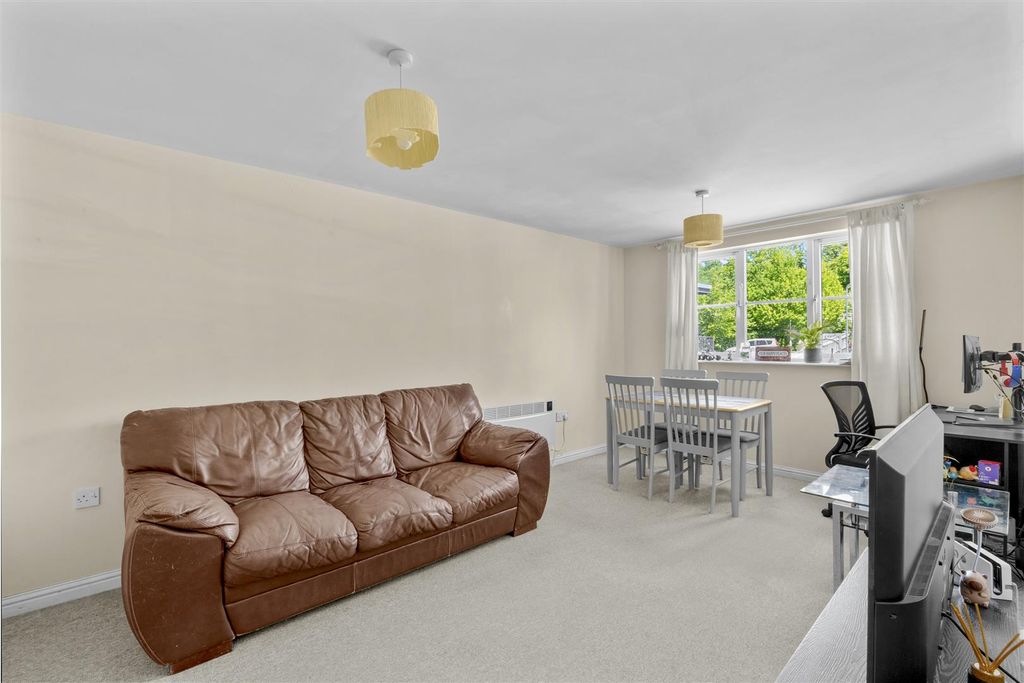 Property photo 2 of 10 Sitting Room (1)
