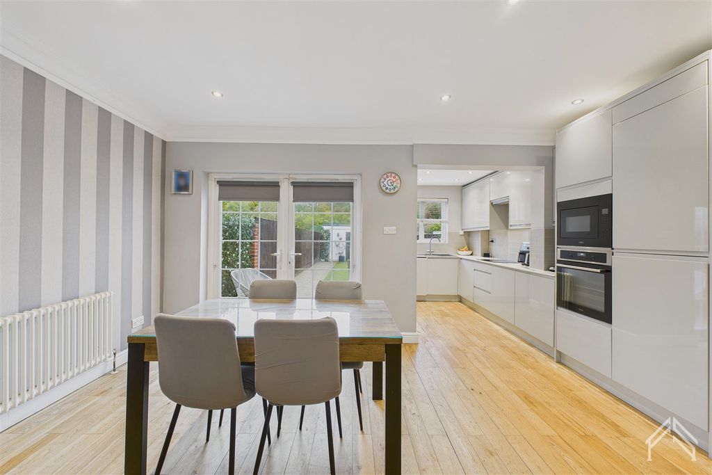 Property photo 3 of 11 Cam02700G0-Pr0409-Still004.Jpg