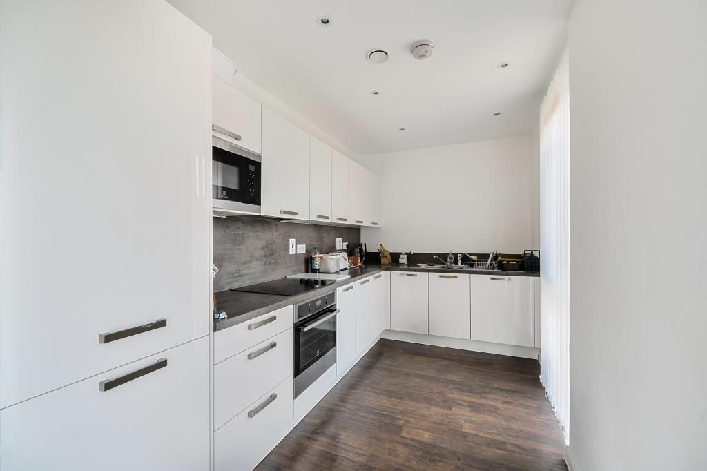 Property photo 3 of 18 Kitchen