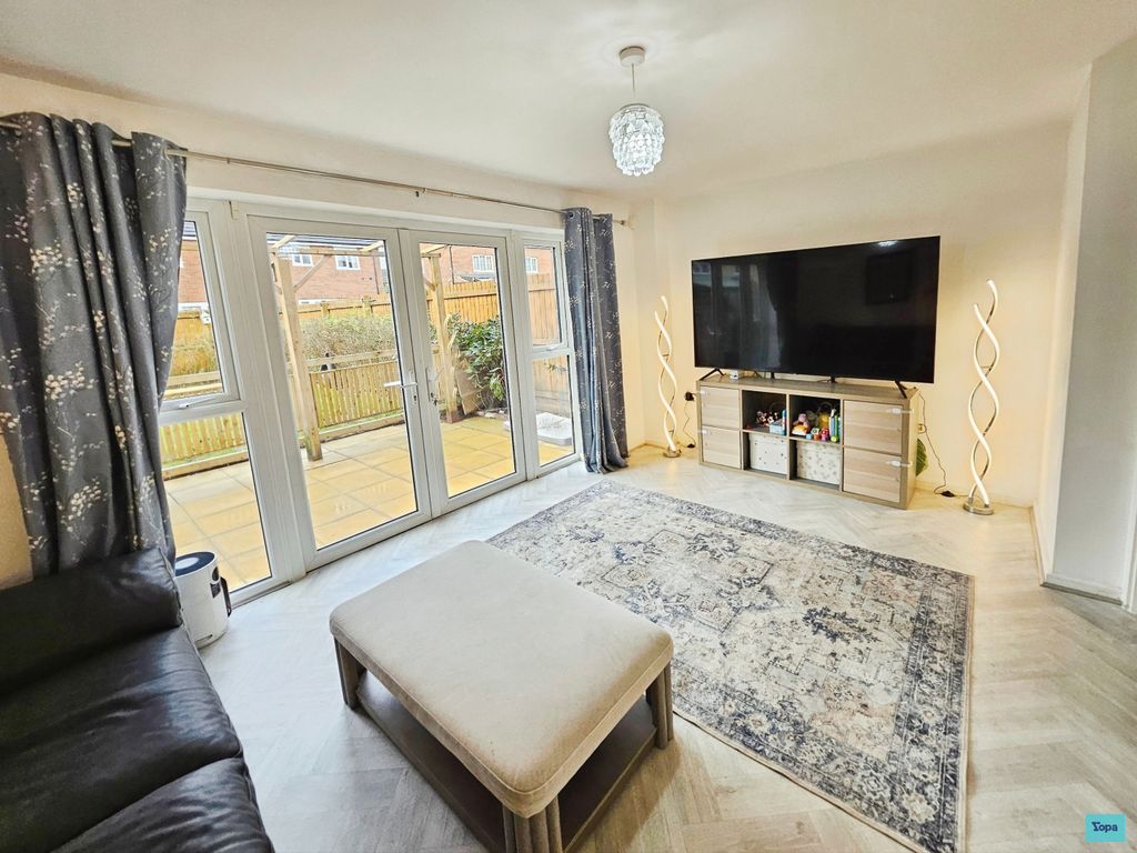 Property photo 2 of 17 Lounge