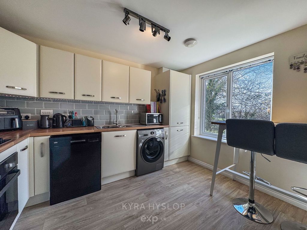 Property photo 2 of 22