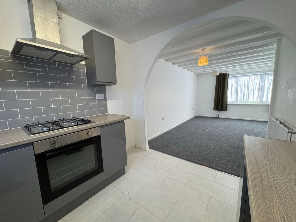 Property photo 3 of 27