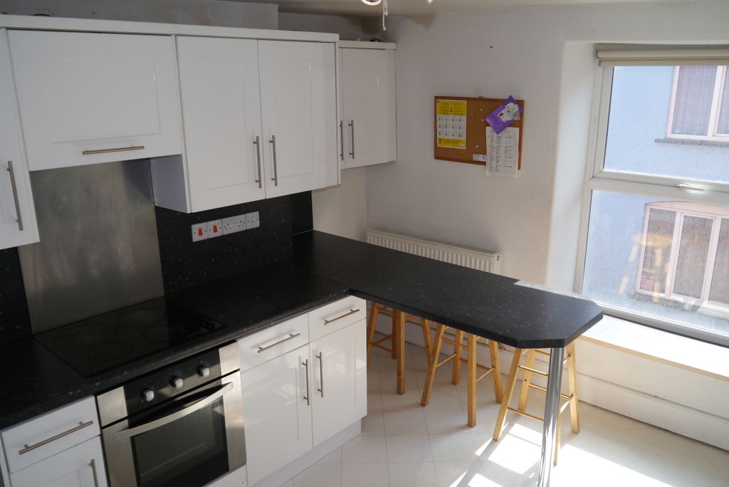 Property photo 3 of 11 Kitchen View 2