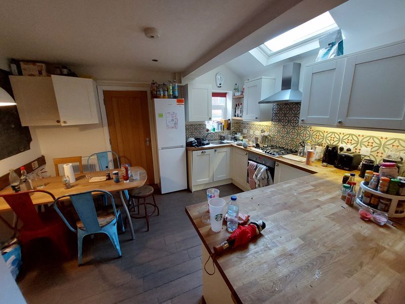 Property photo 1 of 8 Photo 9