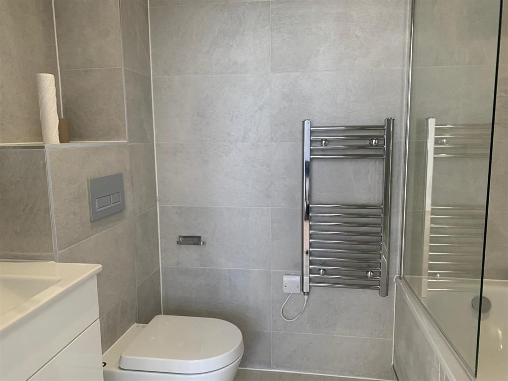 Property photo 2 of 6 Bathroom