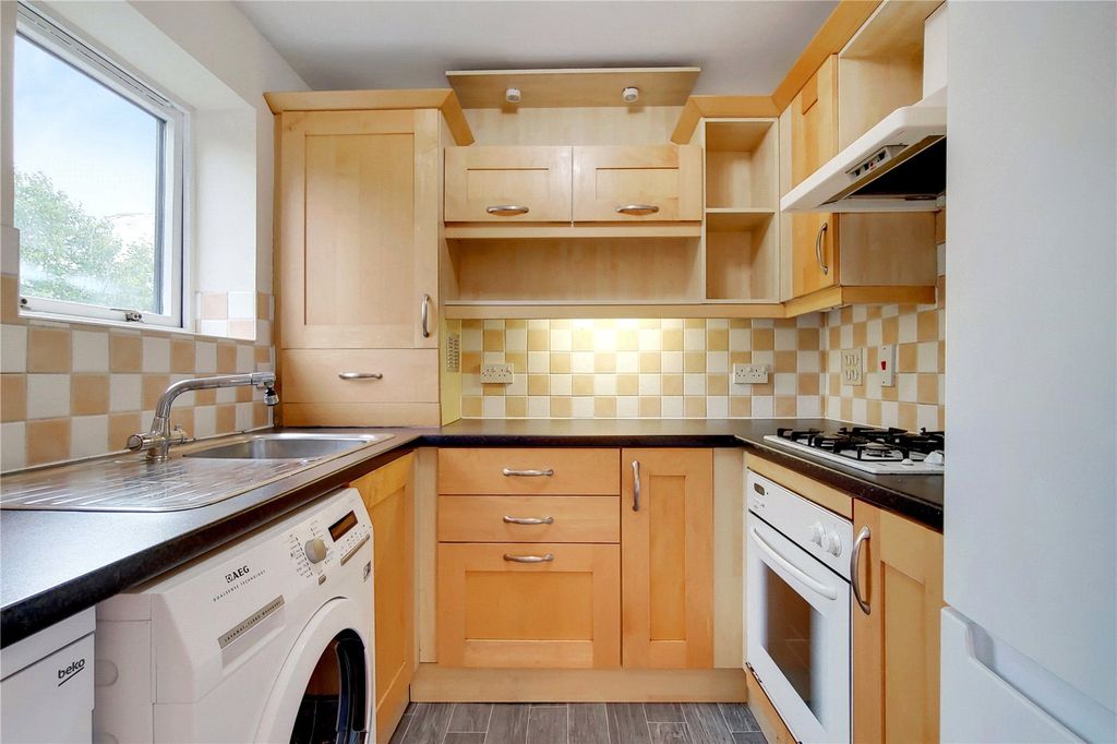 Property photo 3 of 12 Kitchen