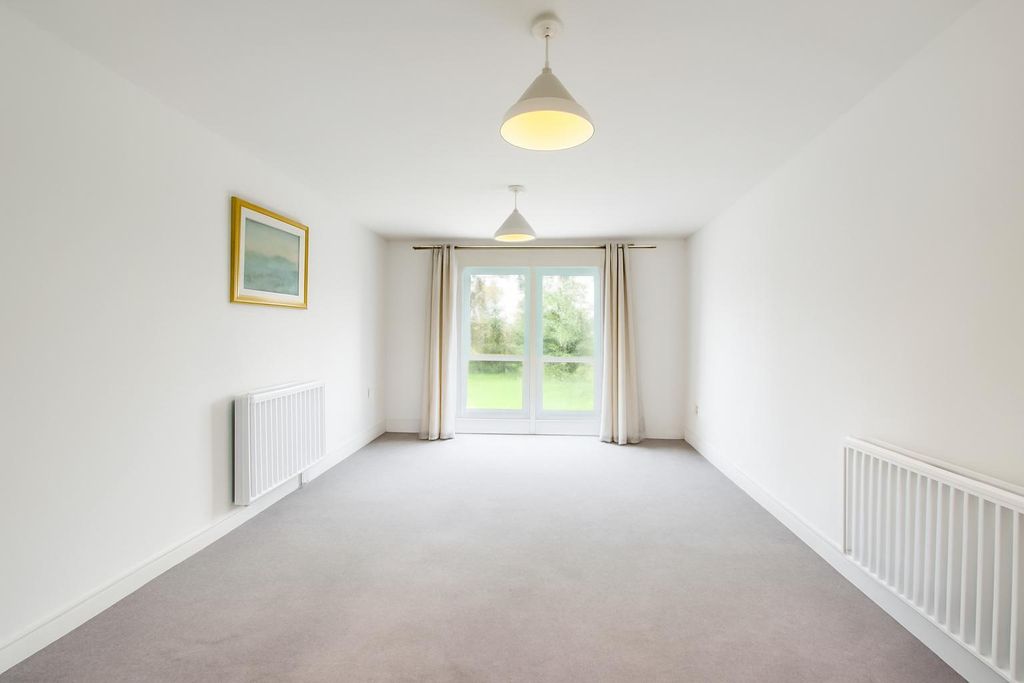 Property photo 2 of 10 Lounge