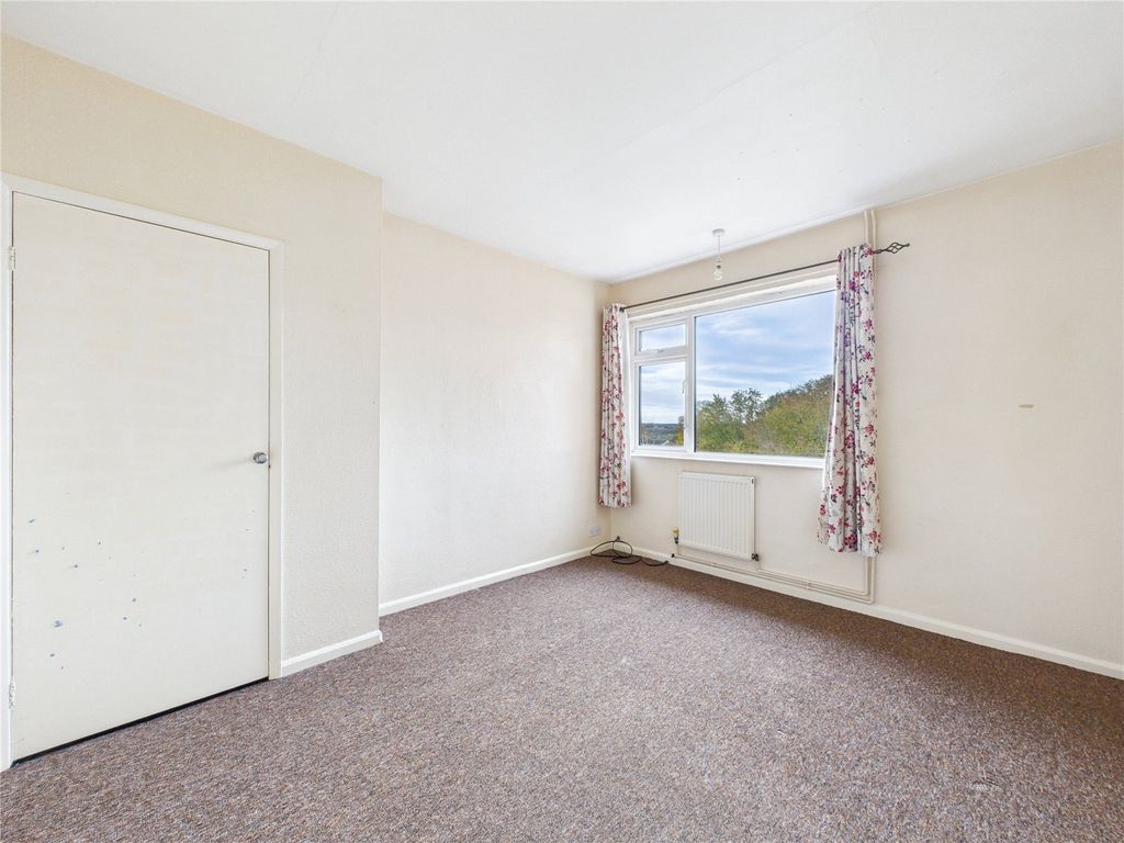 Property photo 3 of 8 Picture No. 12