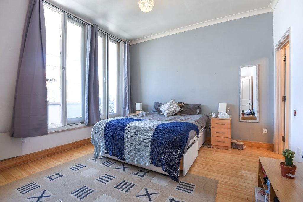 Property photo 2 of 16 Bedroom