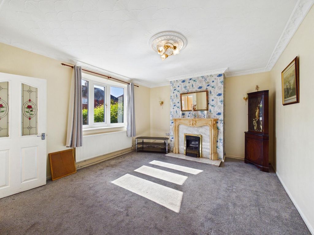 Property photo 3 of 10 Living Room