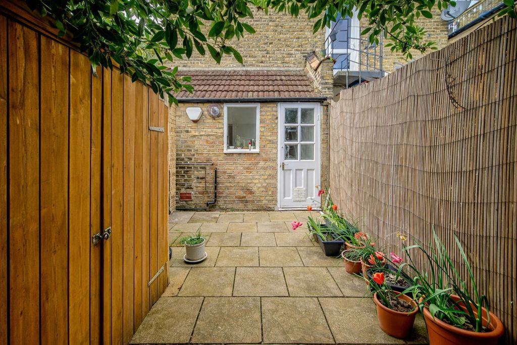 Property photo 2 of 8 Picture No. 26