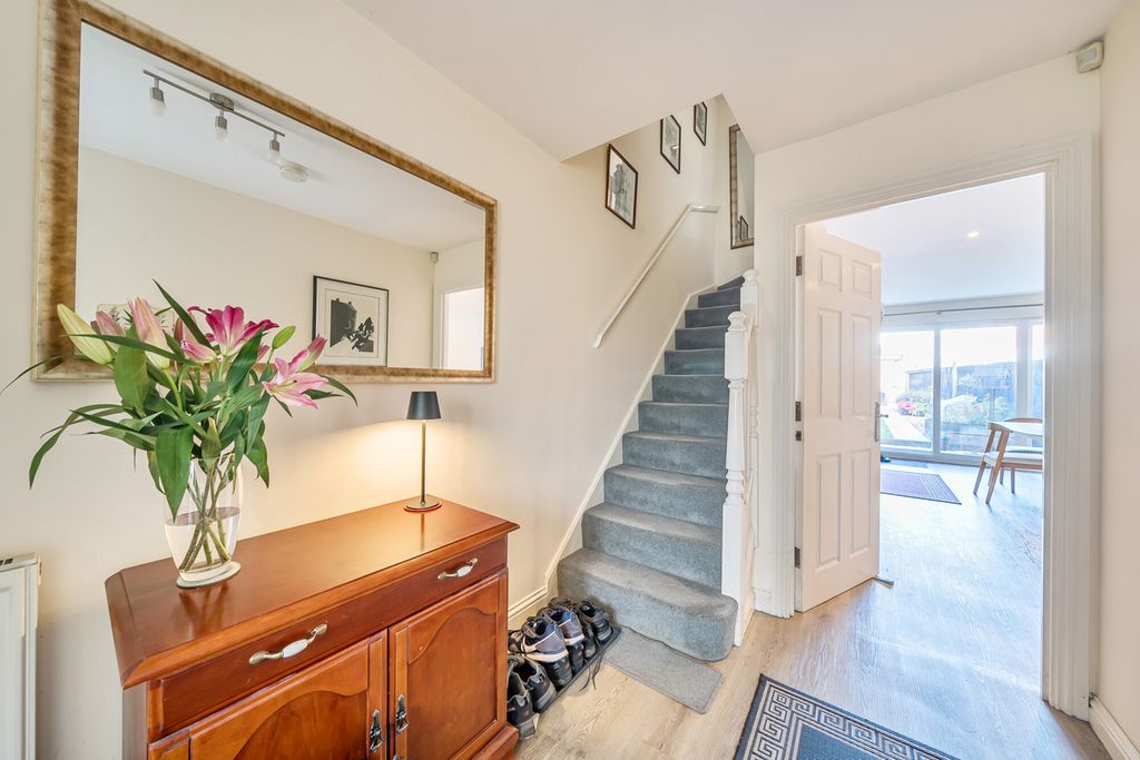 Property photo 2 of 19 1370470-16-68F8E2...