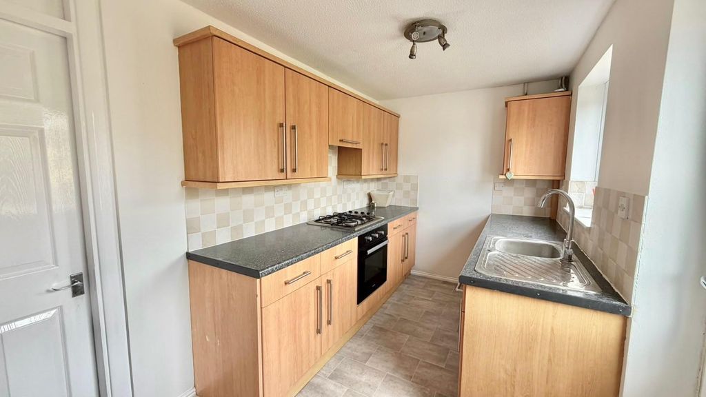 Property photo 3 of 6 Kitchen