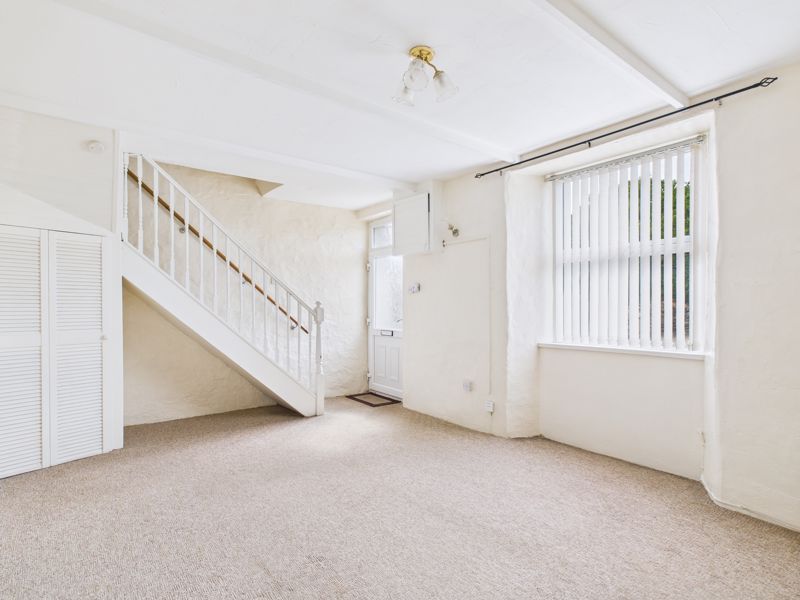 Property photo 2 of 11 Lounge